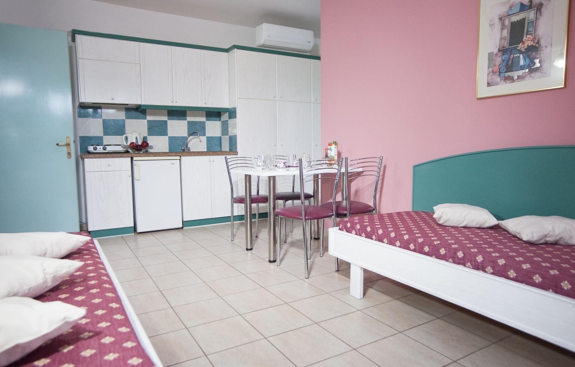 Theoni Apartments Malia  Ngoại thất bức ảnh