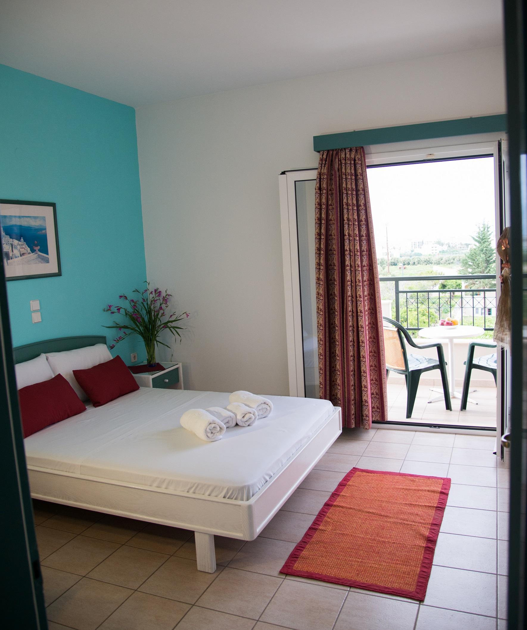 Theoni Apartments Malia  Ngoại thất bức ảnh