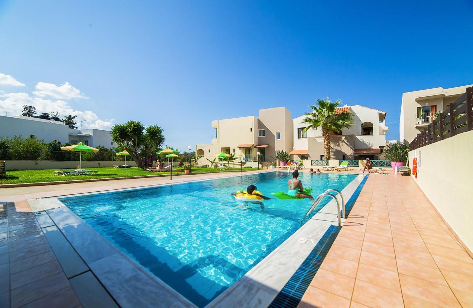 Theoni Apartments Malia  Ngoại thất bức ảnh