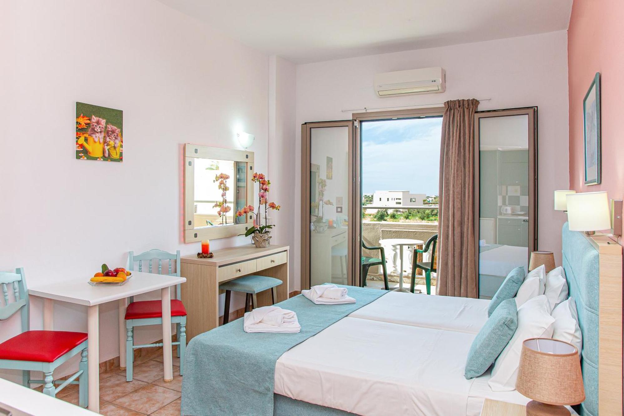 Theoni Apartments Malia  Ngoại thất bức ảnh