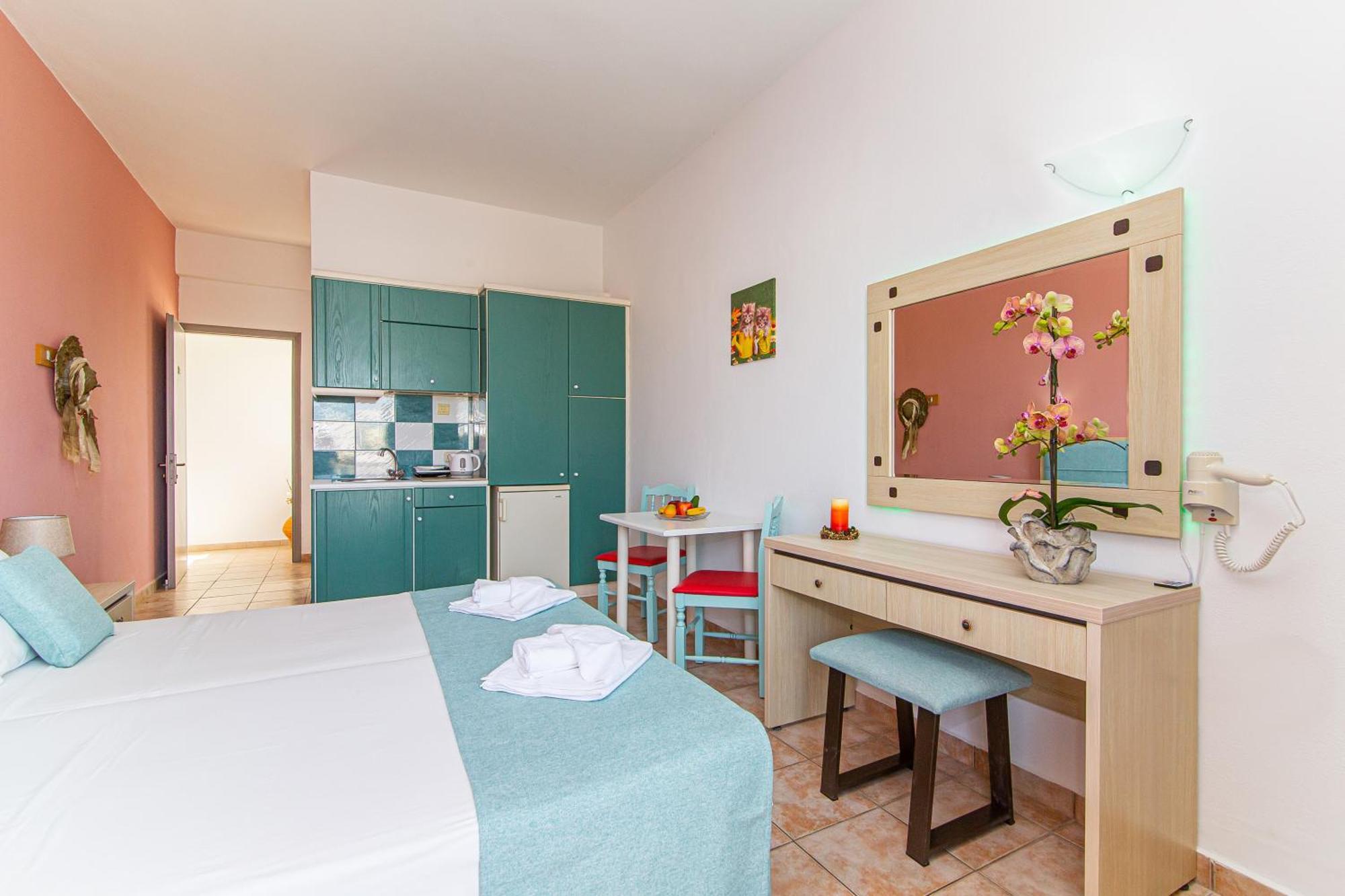 Theoni Apartments Malia  Ngoại thất bức ảnh