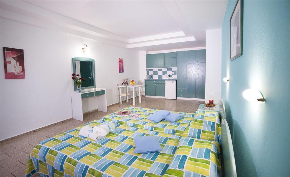 Theoni Apartments Malia  Ngoại thất bức ảnh