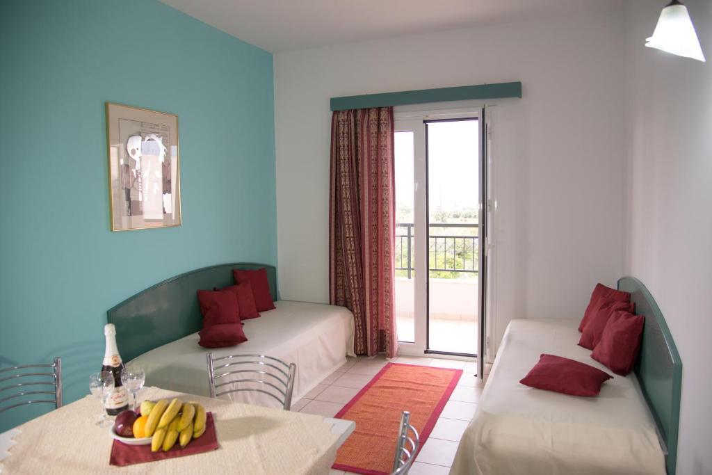Theoni Apartments Malia  Ngoại thất bức ảnh