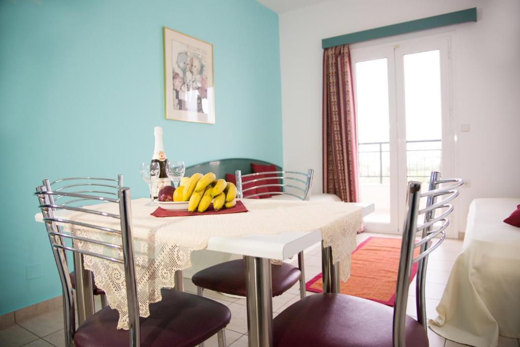 Theoni Apartments Malia  Ngoại thất bức ảnh