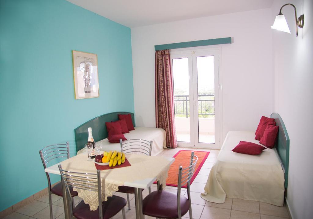 Theoni Apartments Malia  Ngoại thất bức ảnh