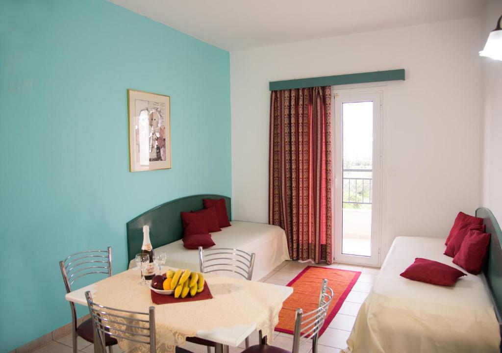 Theoni Apartments Malia  Ngoại thất bức ảnh