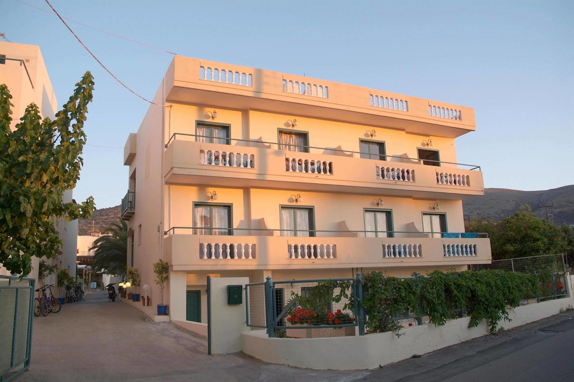Theoni Apartments Malia  Ngoại thất bức ảnh
