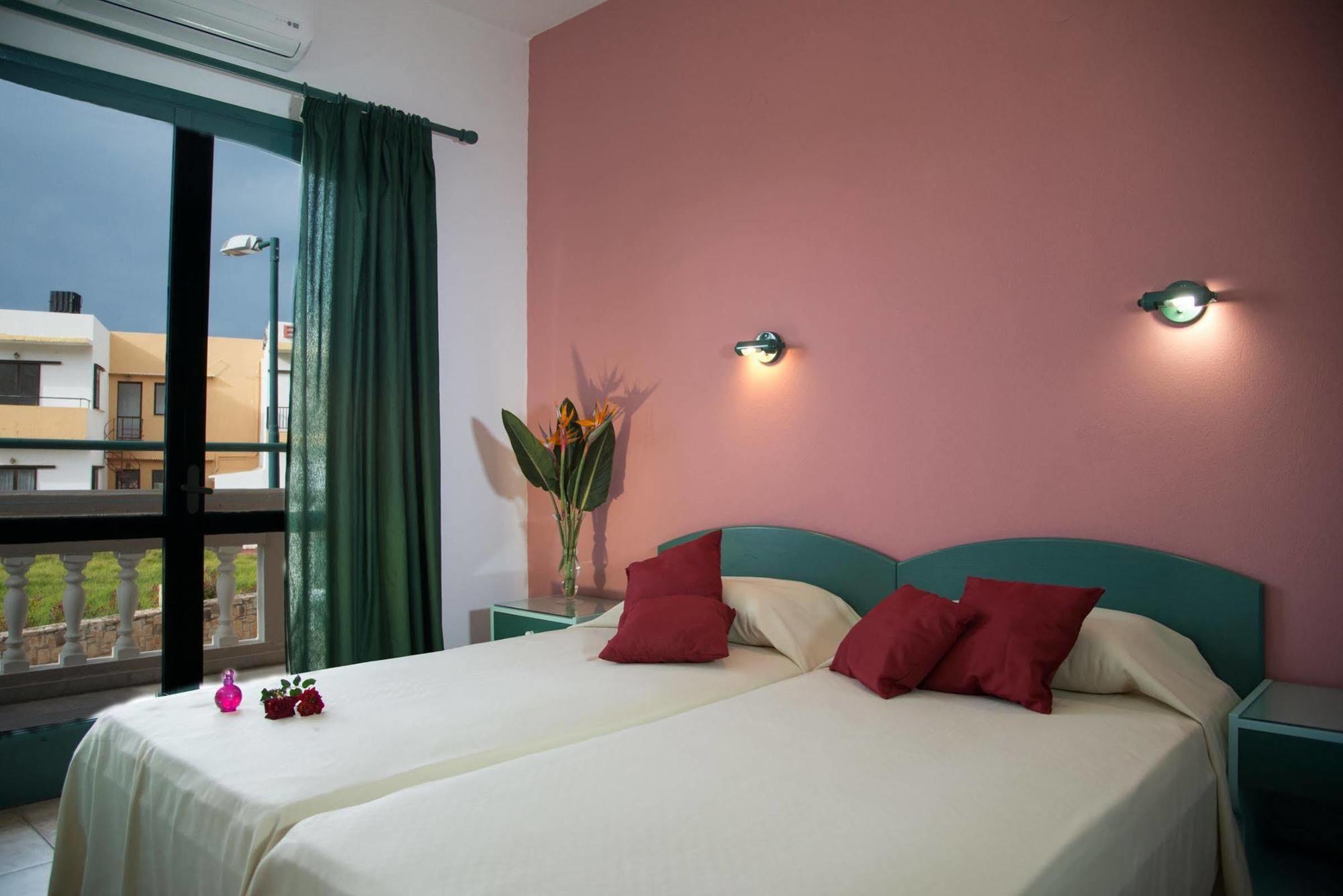 Theoni Apartments Malia  Ngoại thất bức ảnh